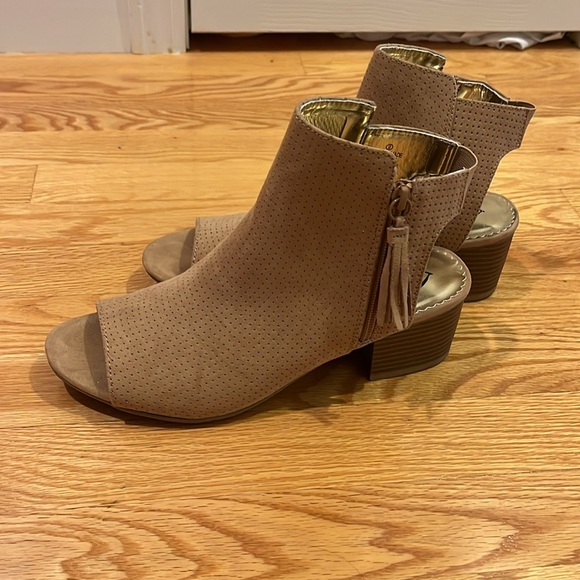 Open toed boots - Picture 2 of 6